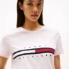Brodeerattu Flag Stripe -logolla varustettu T-paita Brodeerattu Flag Stripe -logolla varustettu T-paita