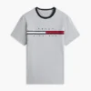 Brodeerattu lippulogo-T-paita