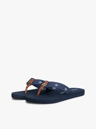 Brodeerattu monogrammikangas-flipflop