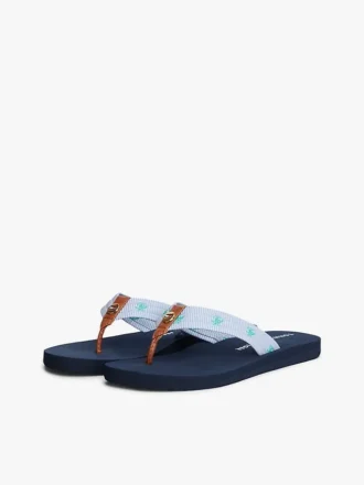 Brodeerattu monogrammikangas-flipflop