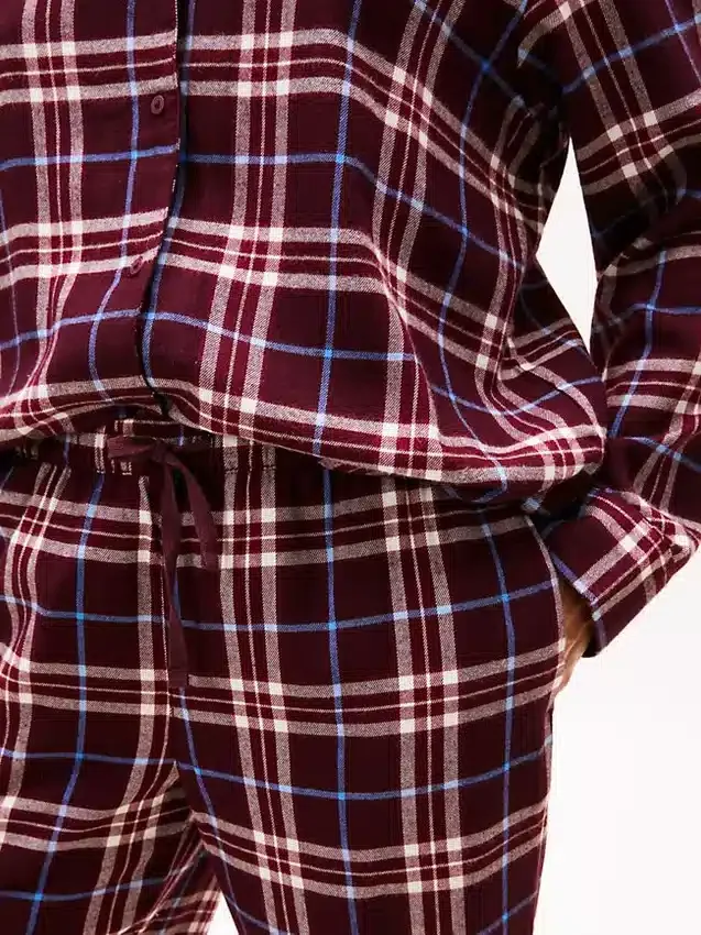 Flanellipaita ja -housut Flanellipaita ja -housut