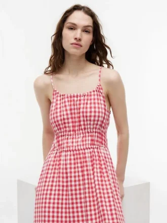 Gingham-kuvioinen, rypytetty pellavaseos-midimekko Gingham-kuvioinen, rypytetty pellavaseos-midimekko