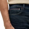 Kevyt joustava slim-fit-farkku Kevyt joustava slim-fit-farkku
