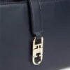 Kiiltävä monogrammiketjullinen olkalaukku Kiiltävä monogrammiketjullinen olkalaukku
