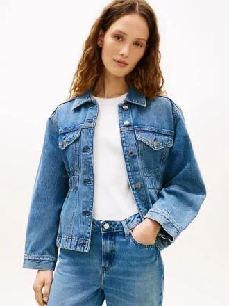 Kiristetty haalistunut denimtakki