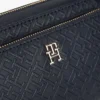 Koko pinnan kattava kohokuvioitu monogrammi-olkalaukku Koko pinnan kattava kohokuvioitu monogrammi-olkalaukku