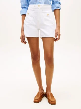 Kultapainikkeiset denimshortsit
