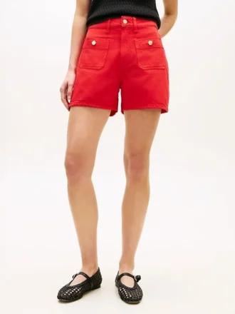 Kultapainikkeiset denimshortsit