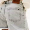 Lasten raakareunaiset denimshortsit Lasten raakareunaiset denimshortsit