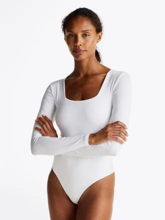 Neliönkaulainen pitkähihainen body Neliönkaulainen pitkähihainen body