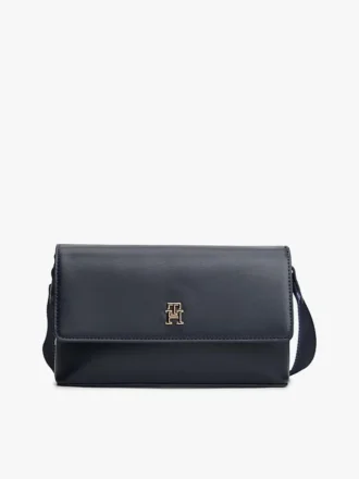 Pebbled Flap Crossbody -laukku Pebbled Flap Crossbody -laukku