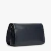 Pebbled Flap Crossbody -laukku Pebbled Flap Crossbody -laukku
