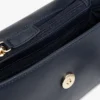 Pebbled Flap Crossbody -laukku Pebbled Flap Crossbody -laukku