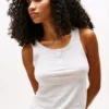 Racerback-toppi ja shortsit Racerback-toppi ja shortsit