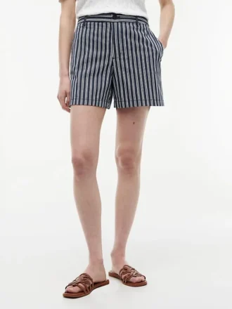 Raidalliset chino-shortsit