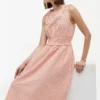 Rypytetty gingham-seersucker-midimekko Rypytetty gingham-seersucker-midimekko