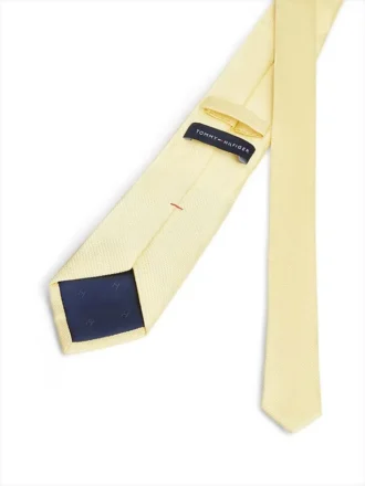 Silkkisekoitteinen solmio Silkkisekoitteinen solmio
