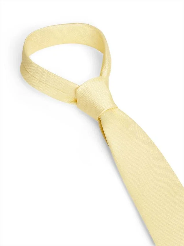 Silkkisekoitteinen solmio Silkkisekoitteinen solmio
