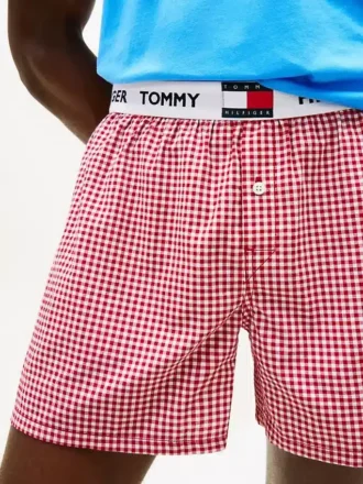 T-paita ja kudotut shortsit T-paita ja kudotut shortsit
