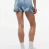 Tommy Jeans -denimshortsit, käänteiset lahkeet