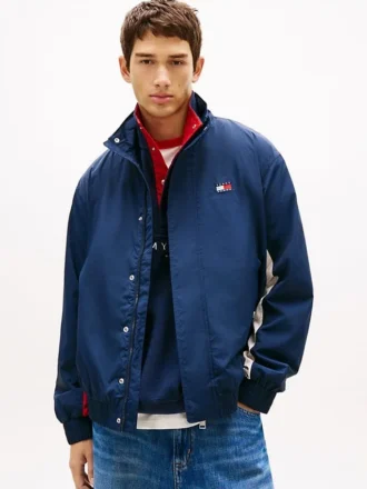Tommy Jeans -logolla varustettu vettä hylkivä takki