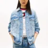 Tommy Jeansin kulunut denimtakki Tommy Jeansin kulunut denimtakki