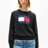 Tommy Jeansin lippulogolla koristeltu neule Tommy Jeansin lippulogolla koristeltu neule