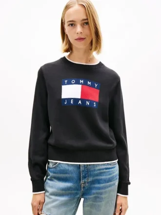 Tommy Jeansin lippulogolla koristeltu neule
