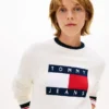 Tommy Jeansin lippulogolla koristeltu neule Tommy Jeansin lippulogolla koristeltu neule