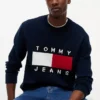 Tommy Jeansin lippulogolla varustettu pyöreäkaulainen villapaita Tommy Jeansin lippulogolla varustettu pyöreäkaulainen villapaita