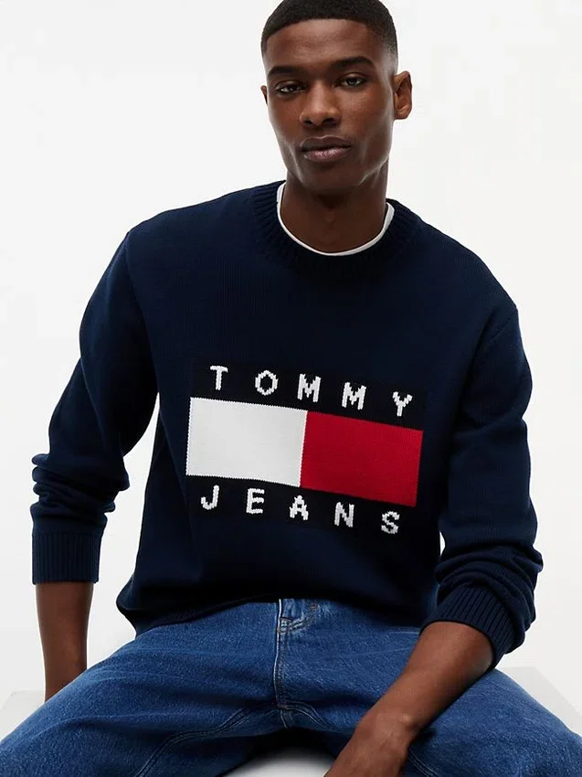 Tommy Jeansin lippulogolla varustettu pyöreäkaulainen villapaita Tommy Jeansin lippulogolla varustettu pyöreäkaulainen villapaita