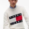 Tommy Jeansin lippulogolla varustettu pyöreäkaulainen villapaita Tommy Jeansin lippulogolla varustettu pyöreäkaulainen villapaita