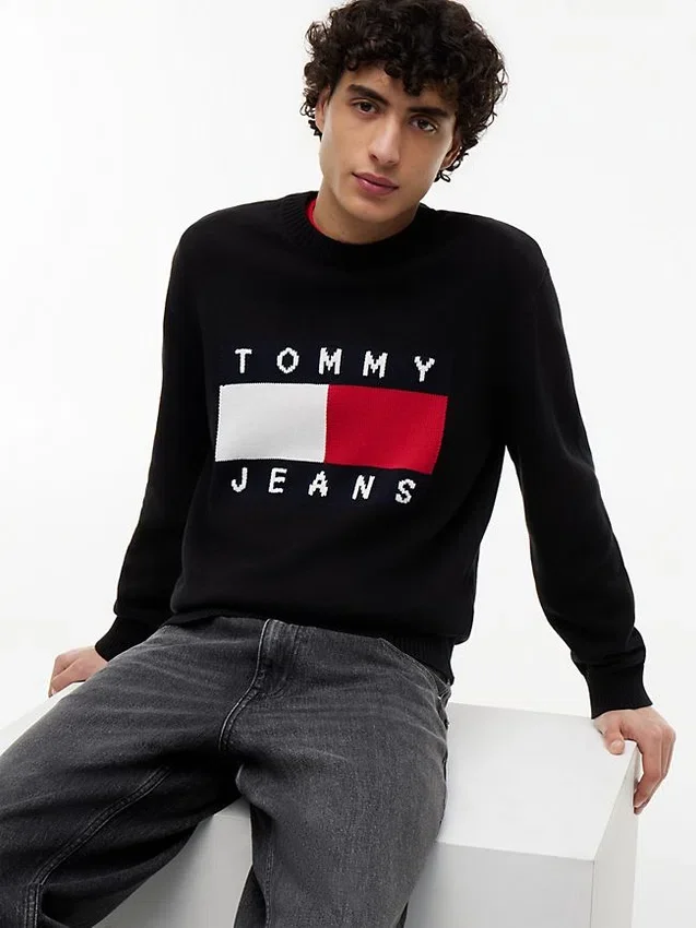 Tommy Jeansin lippulogolla varustettu pyöreäkaulainen villapaita Tommy Jeansin lippulogolla varustettu pyöreäkaulainen villapaita