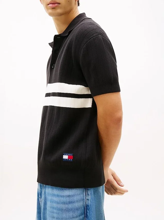 Tommy Jeansin lyhythihainen neulepolo Tommy Jeansin lyhythihainen neulepolo