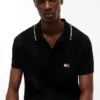 Tommy Jeansin lyhythihainen neulepolo Tommy Jeansin lyhythihainen neulepolo