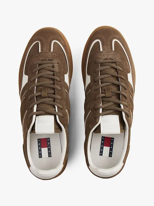 Tommy Jeansin mokkanahkaiset skater-lenkkarit Tommy Jeansin mokkanahkaiset skater-lenkkarit