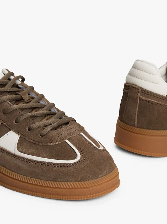 Tommy Jeansin mokkanahkaiset skater-lenkkarit Tommy Jeansin mokkanahkaiset skater-lenkkarit