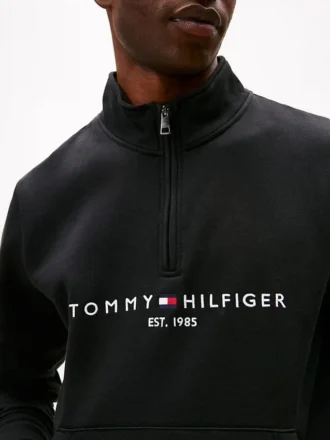 Tommy-logolla varustettu neljännesvetoketjullinen collegepaita