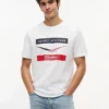 Tommy x Cadillac F1® Team Chevron -T-paita Tommy x Cadillac F1® Team Chevron -T-paita