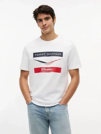 Tommy x Cadillac F1® Team Chevron -T-paita