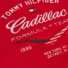 Tommy x Cadillac F1® Team Retro Chevron -T-paita Tommy x Cadillac F1® Team Retro Chevron -T-paita