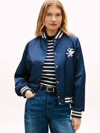 Vettä hylkivä varsity-bomber-takki