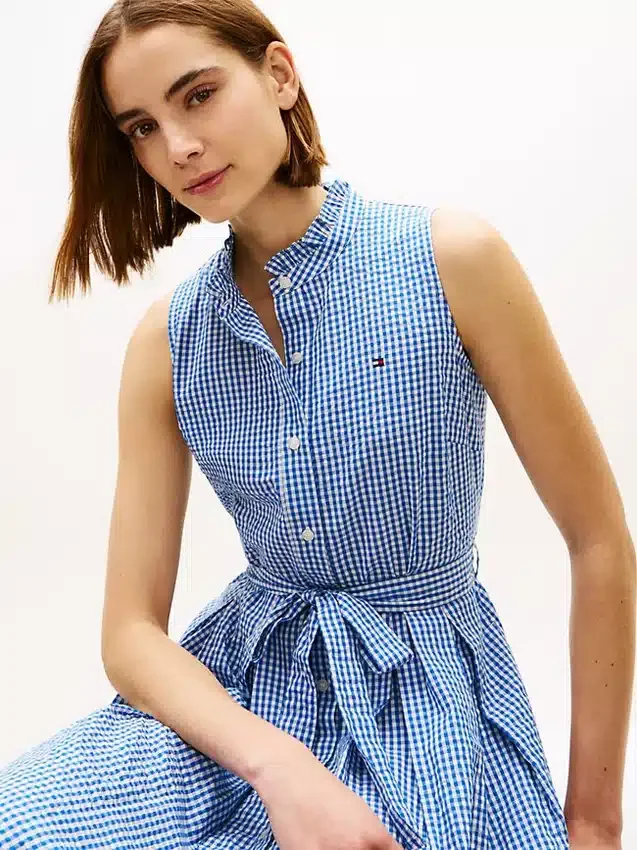 Vyötäröinen gingham-seersucker-midimekko Vyötäröinen gingham-seersucker-midimekko