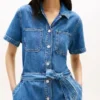 Vyötäröinen keskipestyt denim-paitamekko Vyötäröinen keskipestyt denim-paitamekko